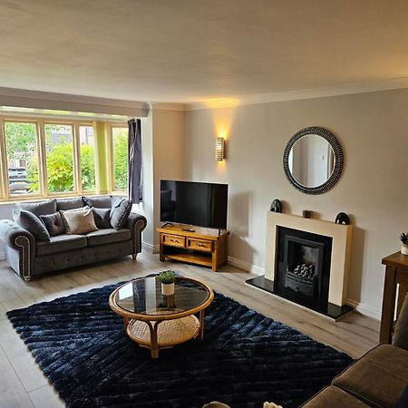 Redcot Gardens Stamford 4 Bed Contractor Familt Home With Parking Exterior foto