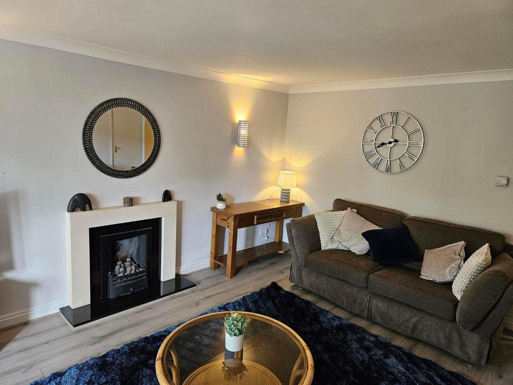 Redcot Gardens Stamford 4 Bed Contractor Familt Home With Parking Exterior foto