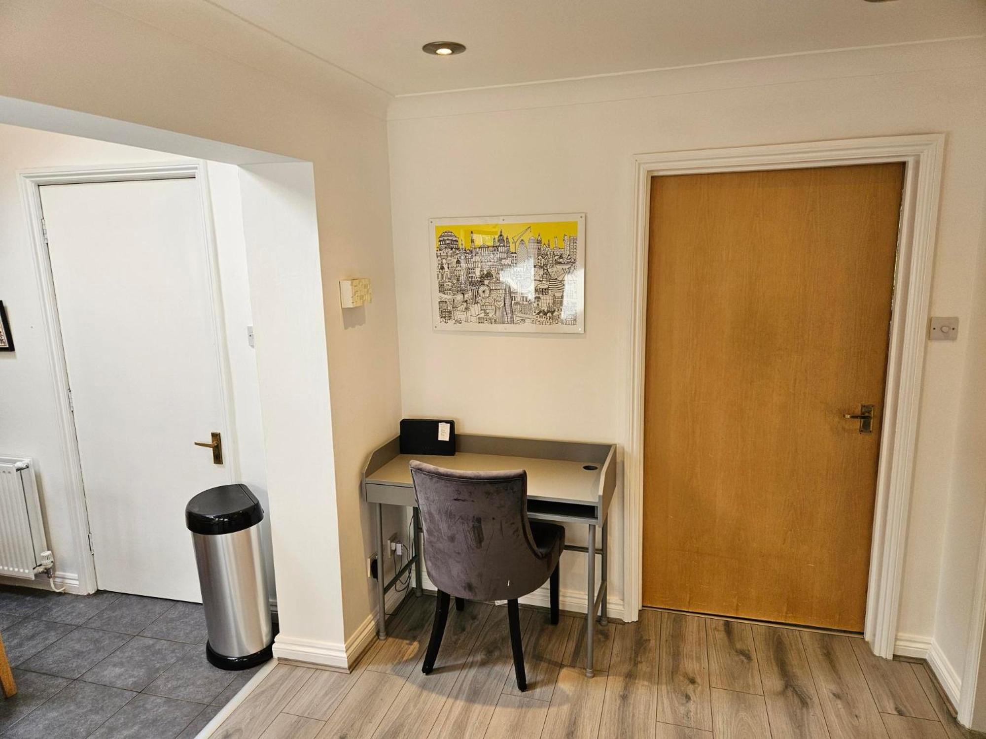 Redcot Gardens Stamford 4 Bed Contractor Familt Home With Parking Exterior foto