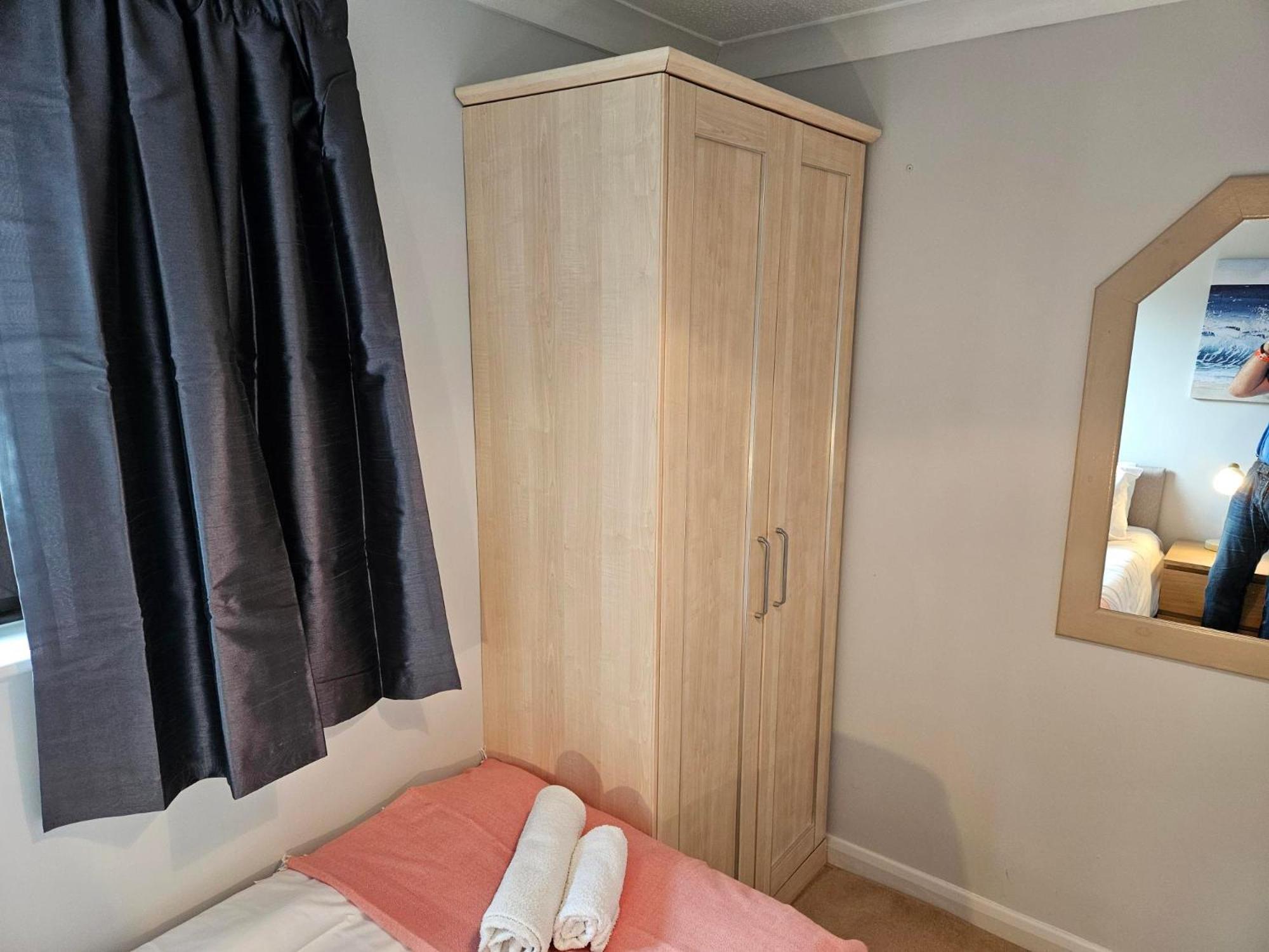 Redcot Gardens Stamford 4 Bed Contractor Familt Home With Parking Exterior foto