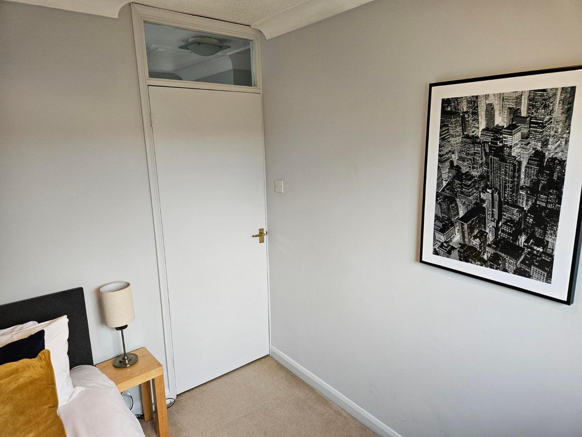 Redcot Gardens Stamford 4 Bed Contractor Familt Home With Parking Exterior foto